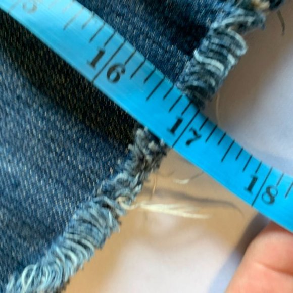 Vintage Old Navy Distressed Fringed Denim Jean Mini Skirt Size 12 LG Boho Y2K - Picture 9 of 10